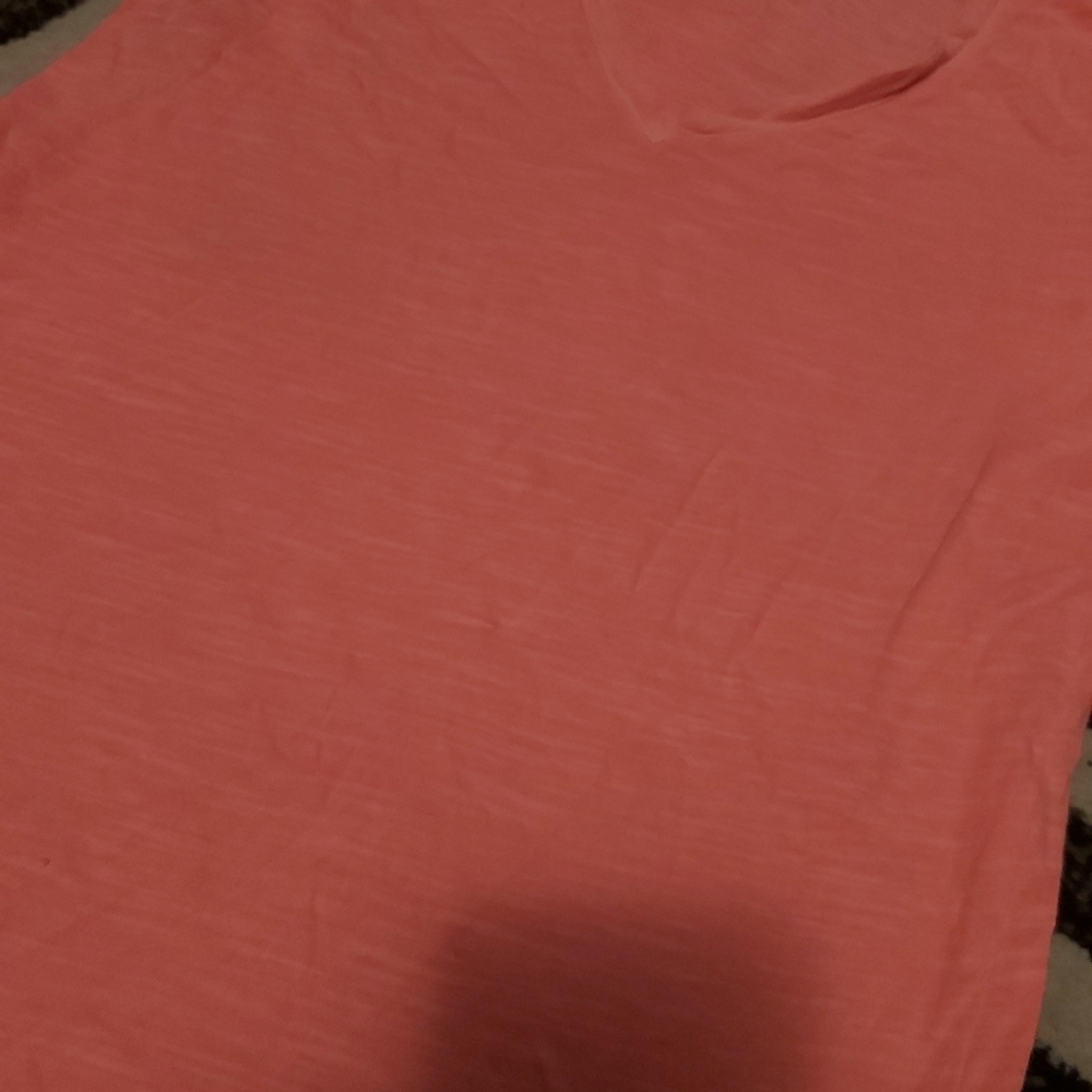 T-Shirt. - Picture 2 of 3